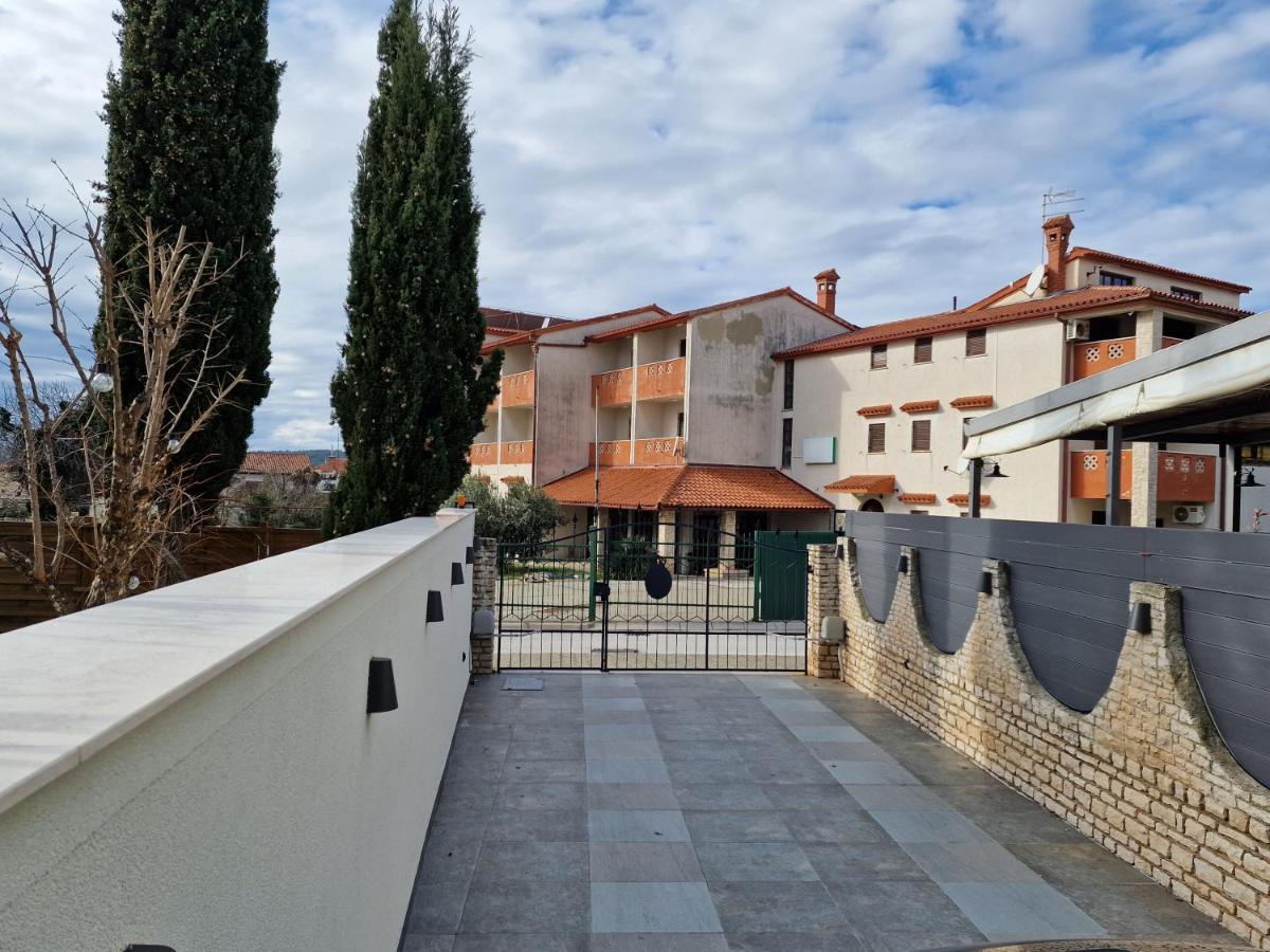 Apartmani Carla Medulin Buitenkant foto